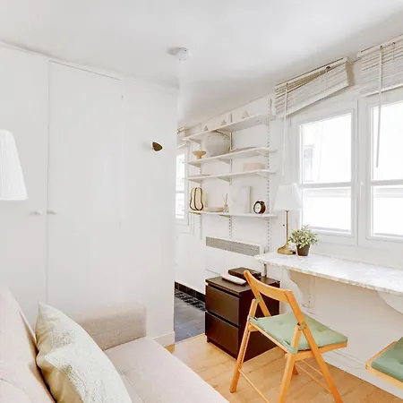 2p Beaux Arts Apartment